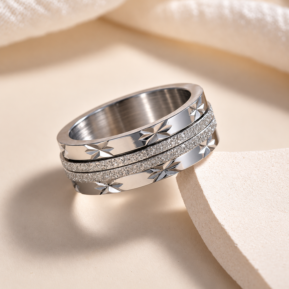Vue supplémentaire 2 de la bague anti-stress anneau tournant Queen.