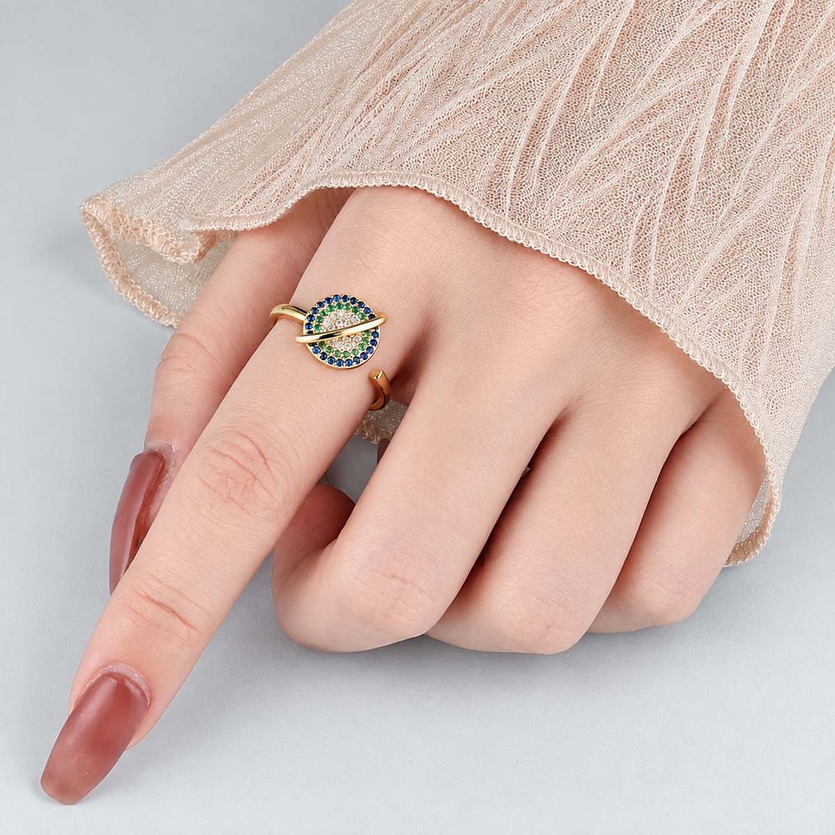 Bague anti-stress rotative Galaxie couleur or portée au doigt