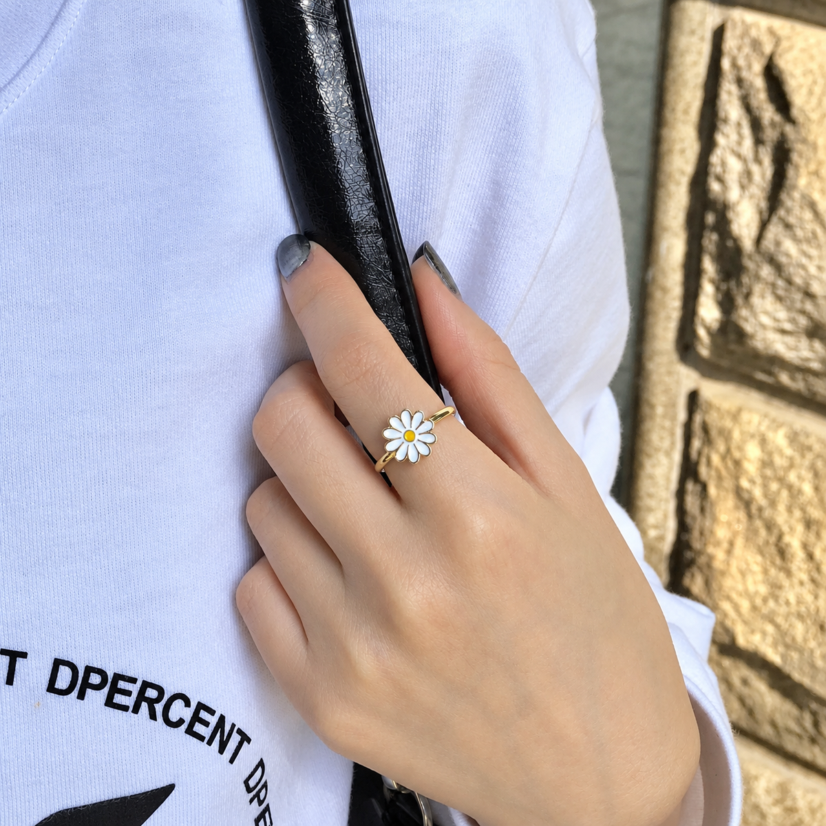 bague-anti-stress-rotative-marguerite-portee
