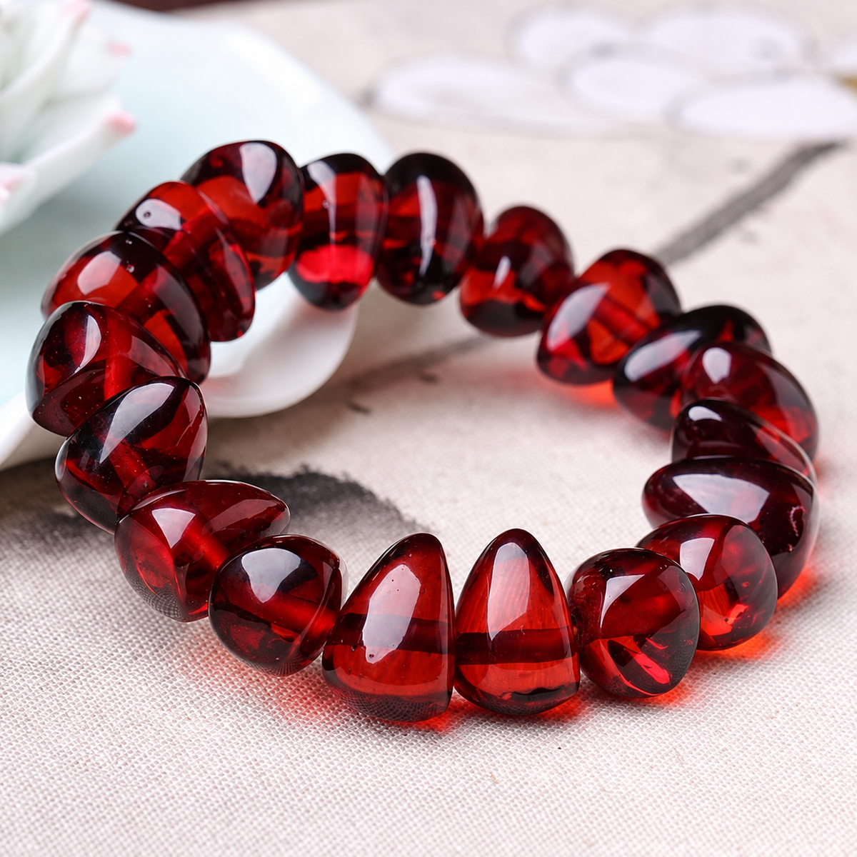 Bracelet Ambre Rouge, pépites d’ambre rouge cerise polies