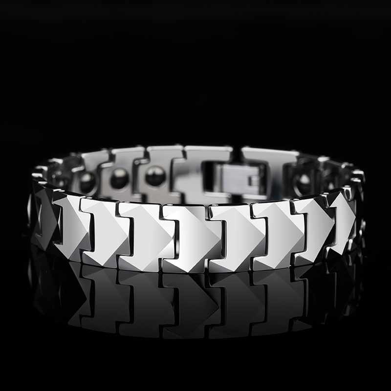 Bracelet Magnétique Tungstène en coloris argenté.