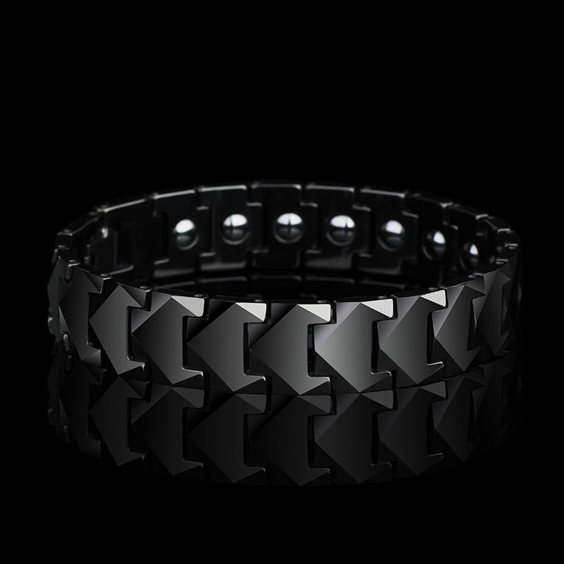 Bracelet Magnétique Tungstène en coloris noir.