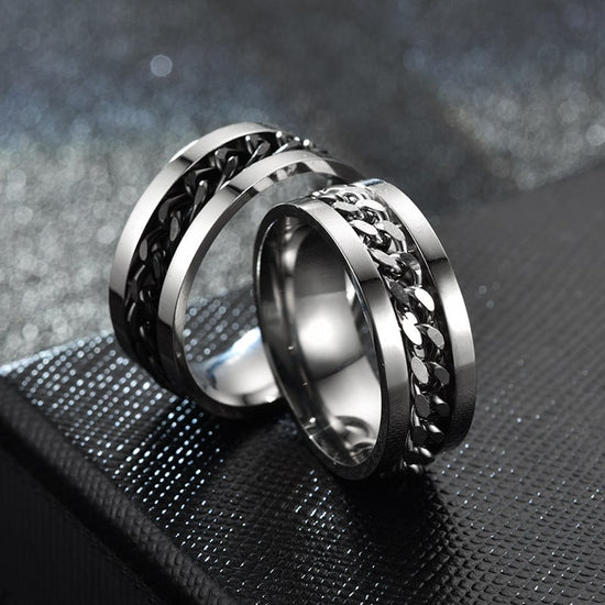 Bague anti-stress à anneau tournant Chaine Colorée couleur noir et couleur argent.